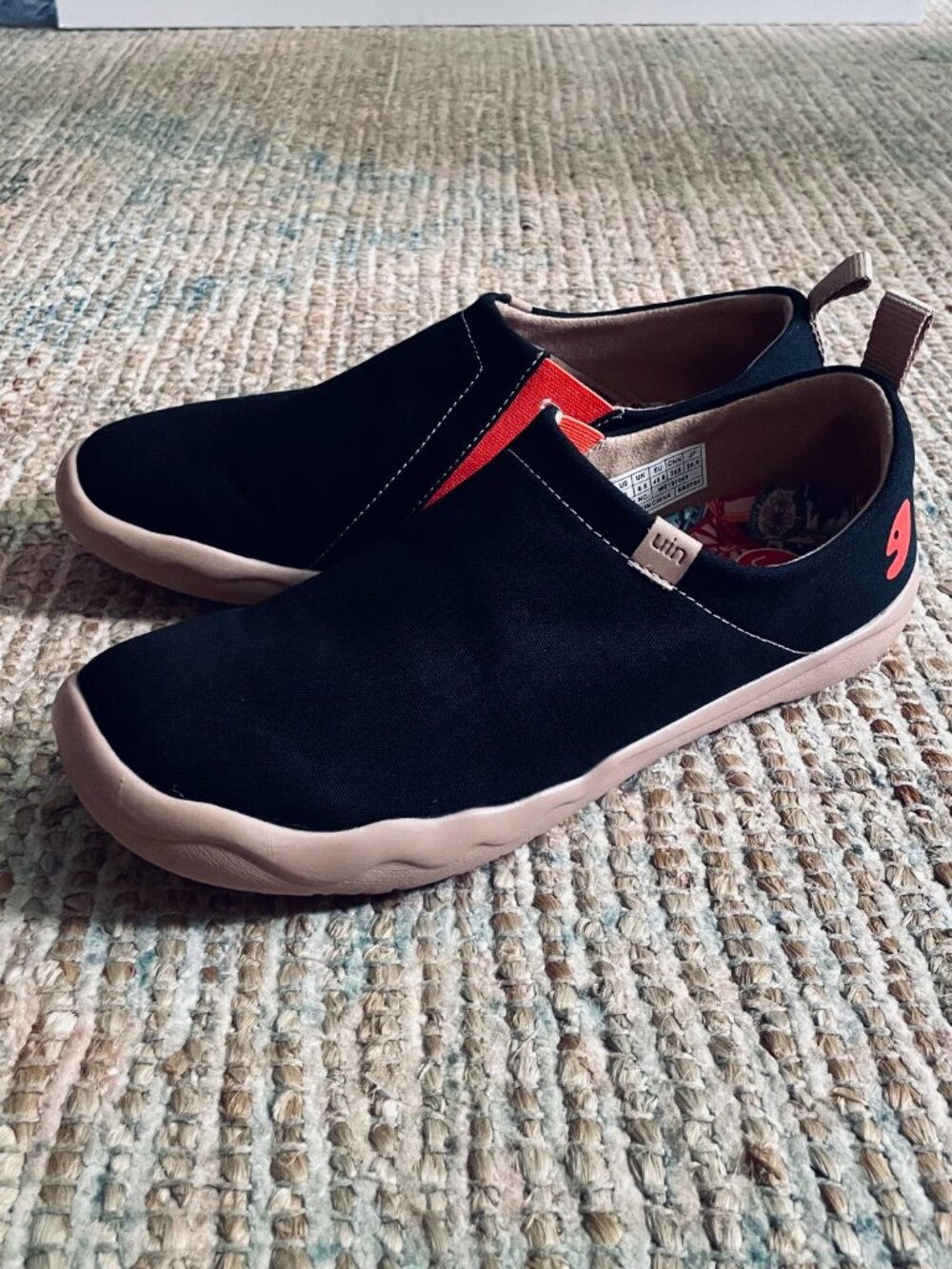 UIN Black Canvas Slip On Shoes Comfort Soft Easy Light Womens 9 EUC